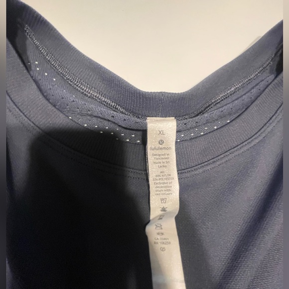 Lulu Lemon athletic top—Women’s size XL - Picture 2 of 6